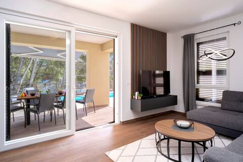Seafront Apartment Totally Beach’in + Private Pool