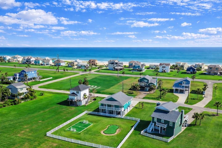 Beach View 4br | Soccer Field | Putt-putt | Pets - Galveston, TX