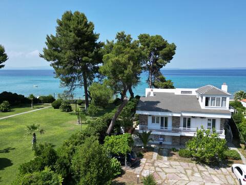 Villa Mare Azul - Luxury Beachfront Retreat in Han