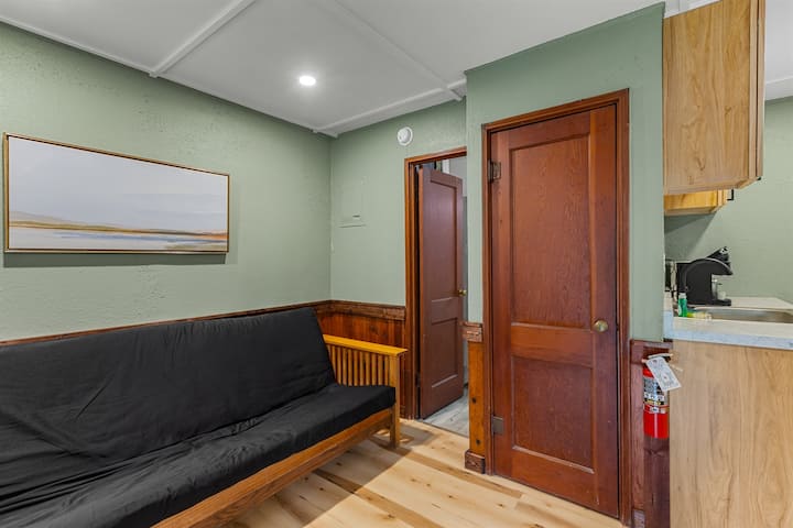 Carlton Resort | Cabin 22 | Living Area | Futon Bed