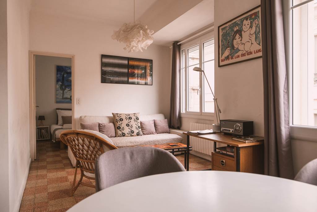 Airbnb performant: Arty apartment, 360° breathtaking rooftop garage à Nîmes