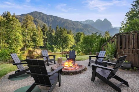 M HOUSE/ Hot tub w/view*Game room*Patio dining*