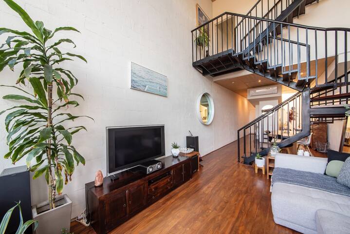 Loft Living Close to the MCG gallery image 5