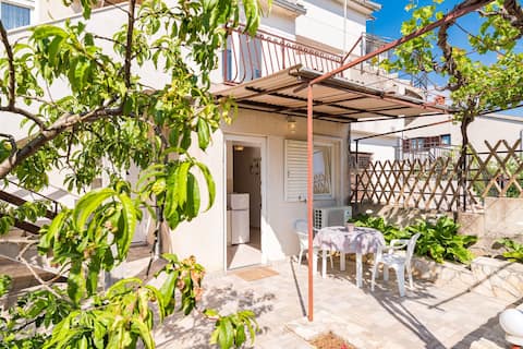 Popular Airbnb listing: Studio Apartment Jagoda Brodarica in Brodarica