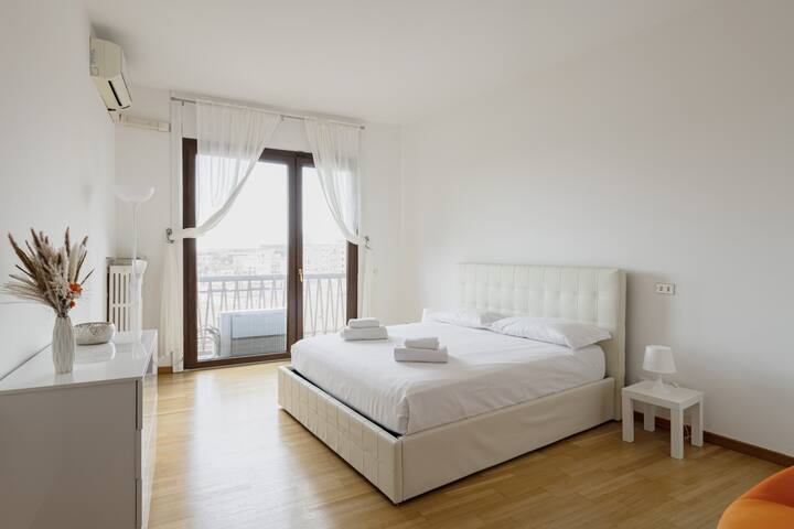 Easylife – Elegant attic 2 min from Sempione Park gallery image 5