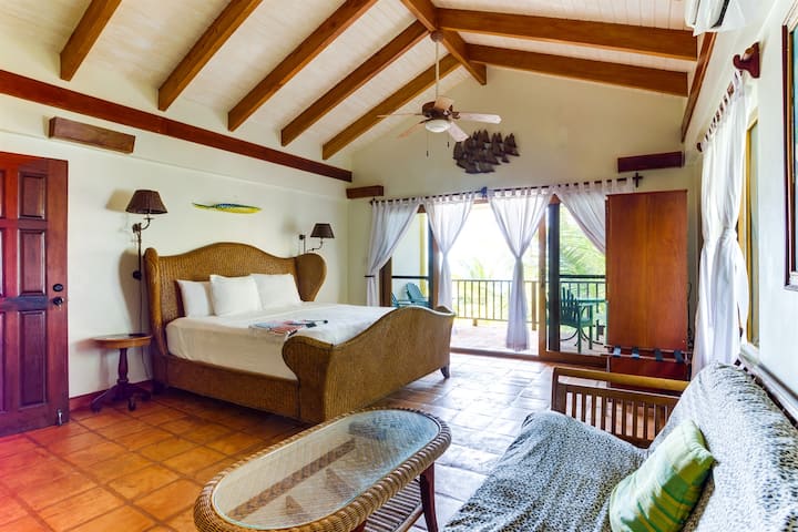 TBS 39B Beach Resort Style Condo-Pool 3rd Floor in Placencia
