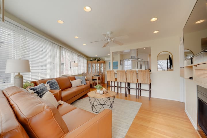 Classic South Mission Apartment- Steps to Surf!