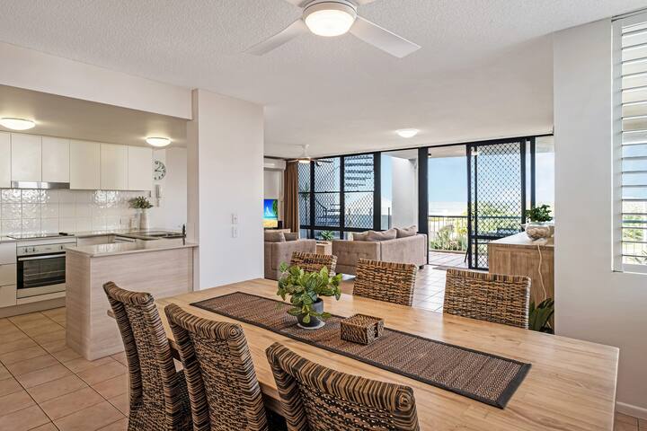 Beachfront Penthouse- ocean view, rooftop terrace