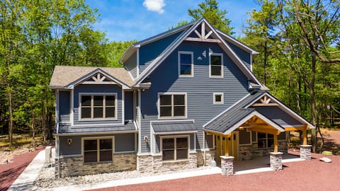 "Matterhorn" Elevator, Private Hot Tub, Firepit