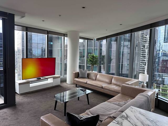 Freshwater PL- Stylish City View Apt. with Balcony gallery image 2