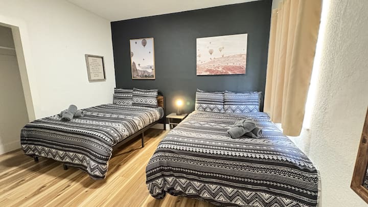 Bedroom with 2 beds