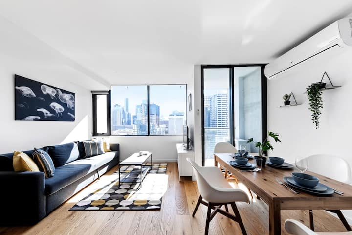 Spacious Southern Cross Stay, Cozy & Central Home - Melbourne