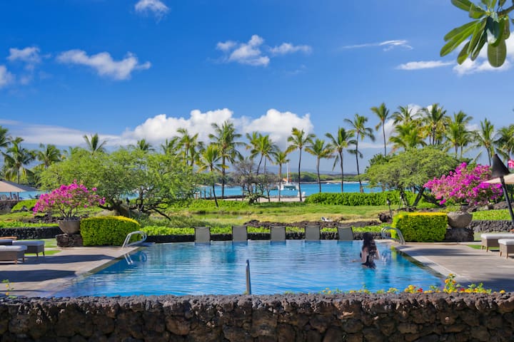 Walk to Sand from Lux Condo w/Hilton Pool Pass