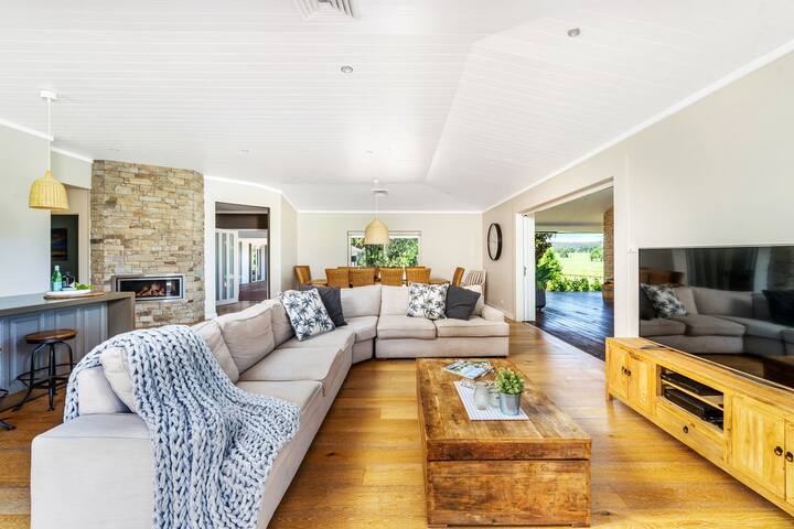 Whispering Pines House,  Far Meadow, Berry - Berry