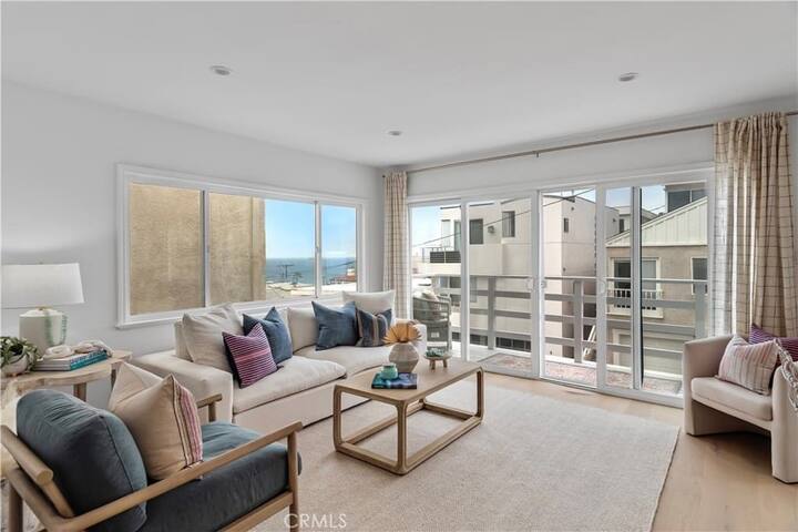 Amazing location! Luxurious ocean view cottage gallery image 4