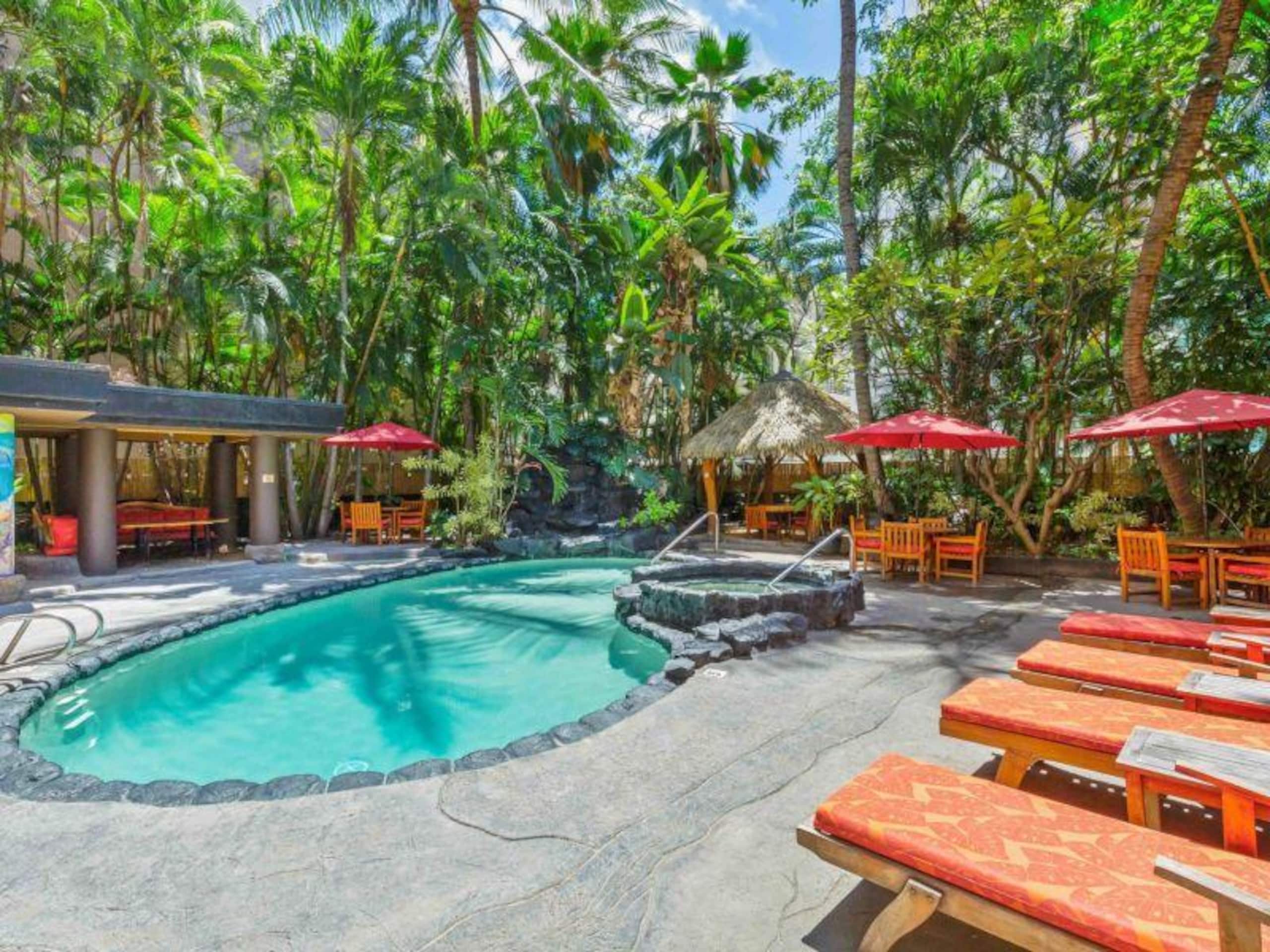 Condo in Honolulu · ★4.33 · Studio · 2 beds · 1 bath - Image 11