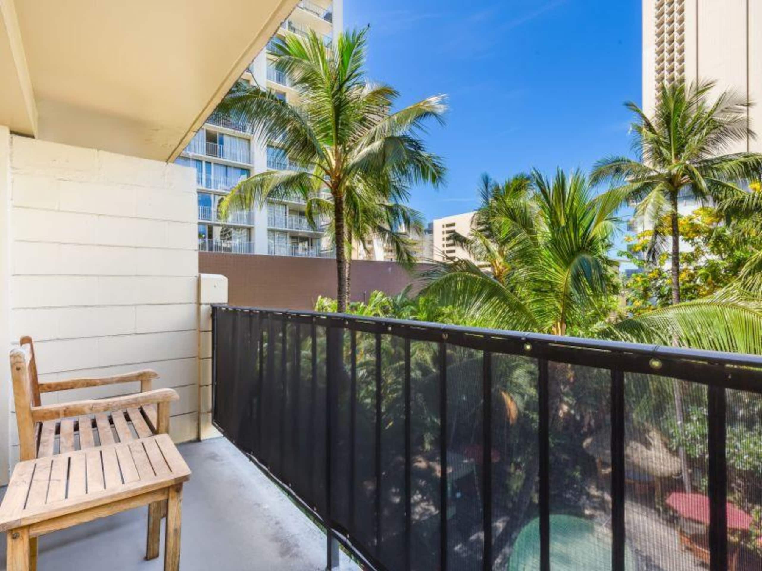 Condo in Honolulu · ★4.33 · Studio · 2 beds · 1 bath - Image 9