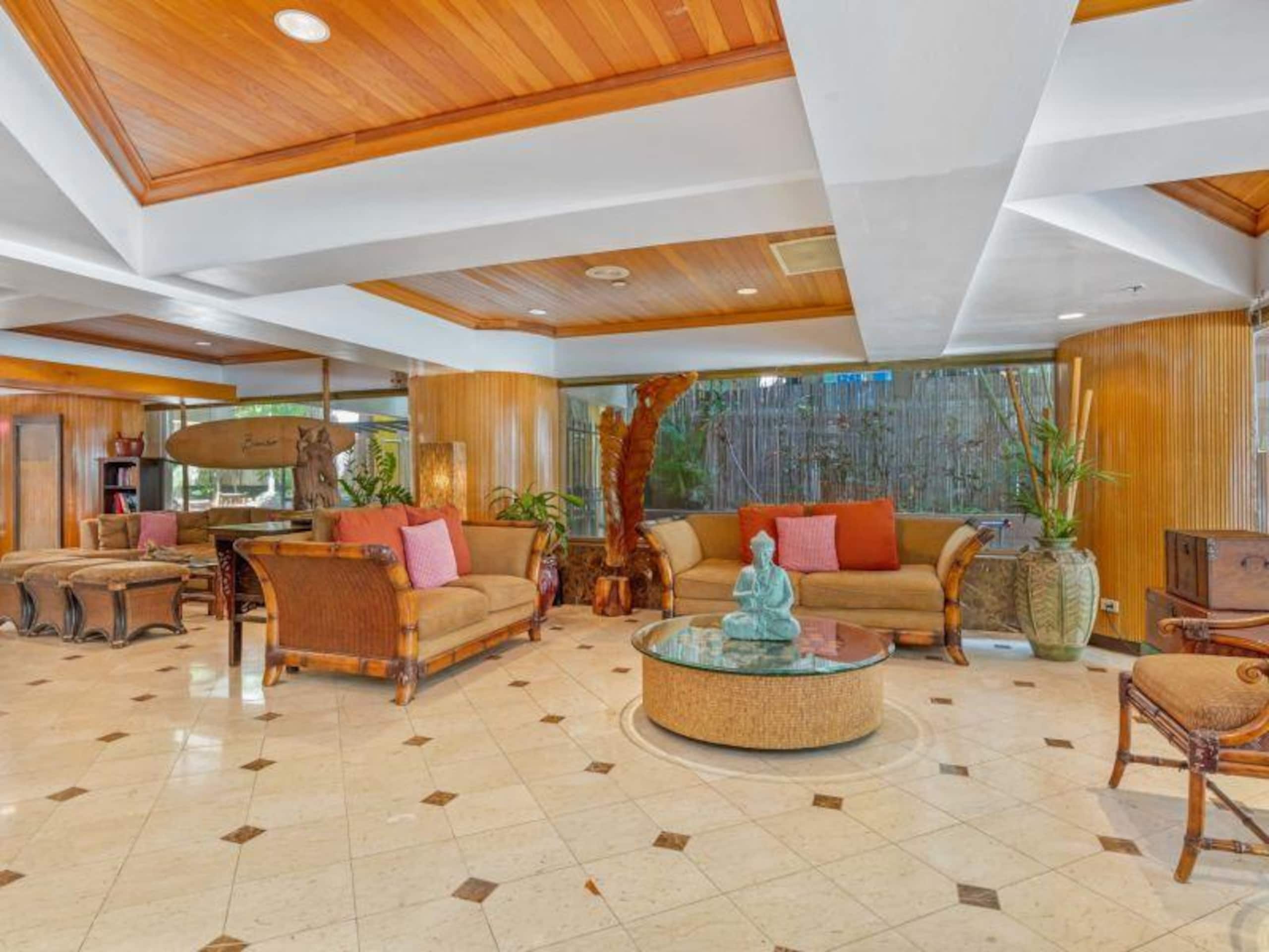 Condo in Honolulu · ★4.33 · Studio · 2 beds · 1 bath - Image 15