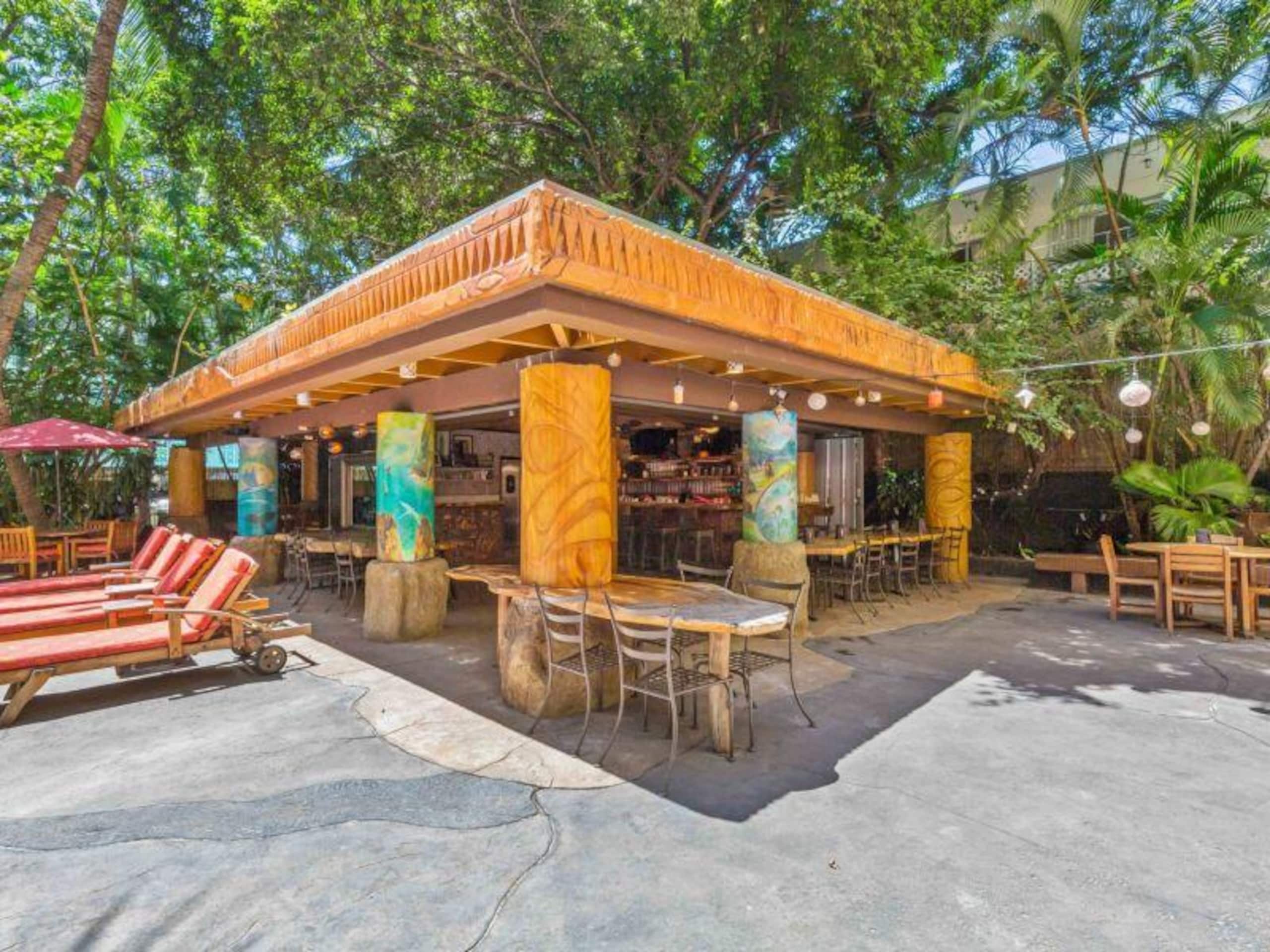 Condo in Honolulu · ★4.33 · Studio · 2 beds · 1 bath - Image 13