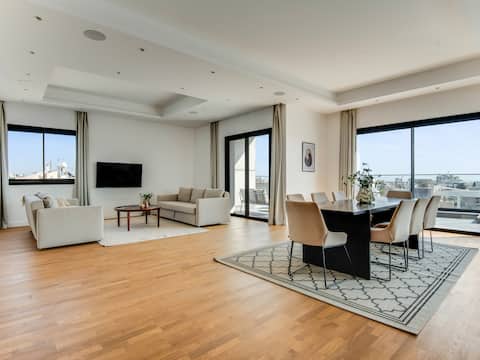 Sanders Crystal 1 - Top 4-Bdr Apt w Shared Pool