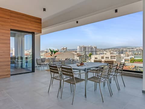 Sanders Crystal 2 - Penthous with Shared Rooftop