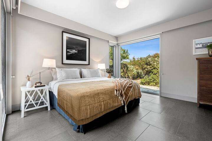 Idle Rocks gallery image 3