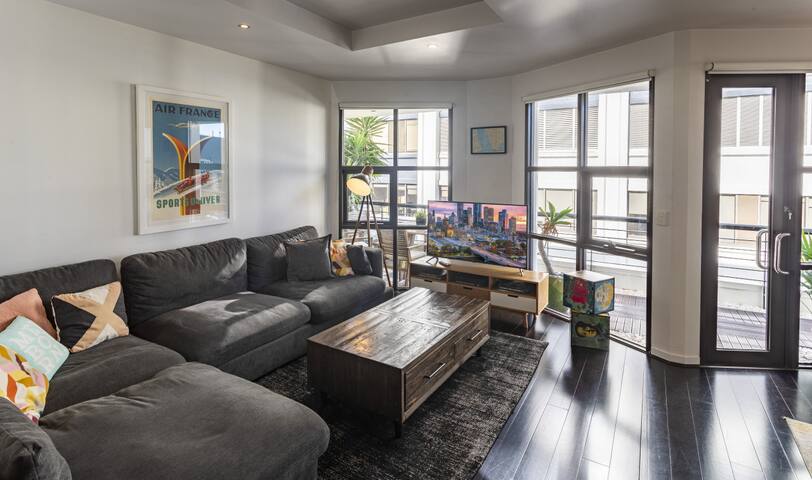 2 level CBD Penthouse- Balconies, Views, Garage