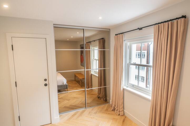 Beautiful 2 bed Fitzrovia flat set over 2 floors gallery image 5