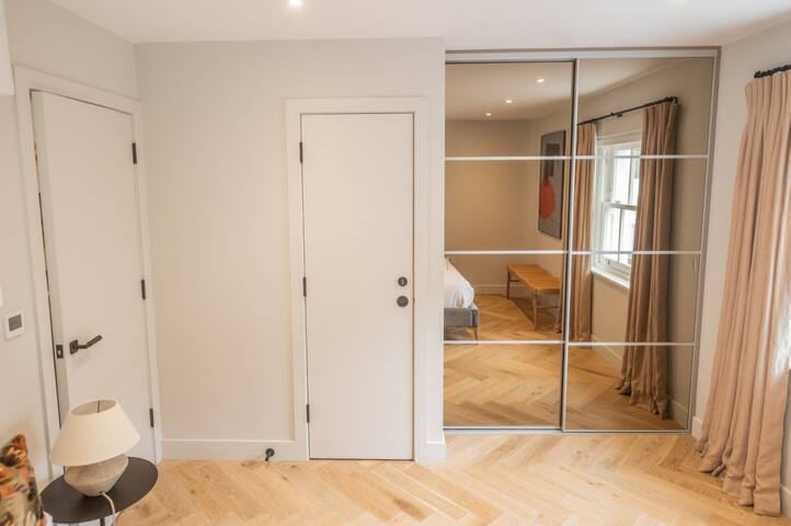 Beautiful 2 bed Fitzrovia flat set over 2 floors gallery image 4