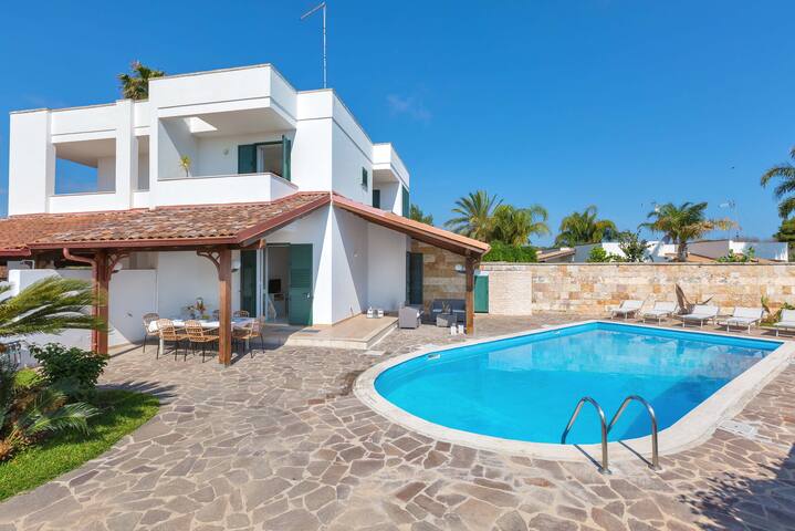 Villa Sunbeach by BarbarHouse gallery image 2