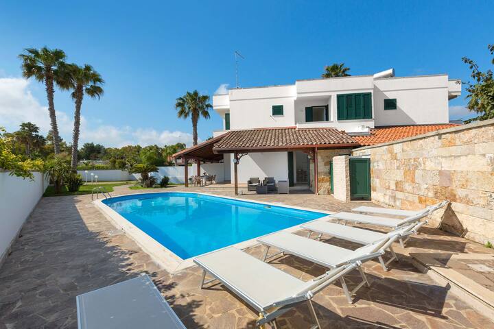 Villa Sunbeach by BarbarHouse gallery image 3