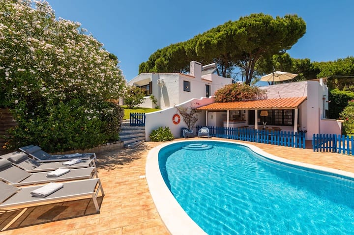 Villa Jardim Dos Pinheiros, Verwarmd Zwembad - Algarve