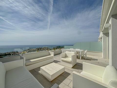 Blue Infinity 4 - A luxury retreat facing the sea