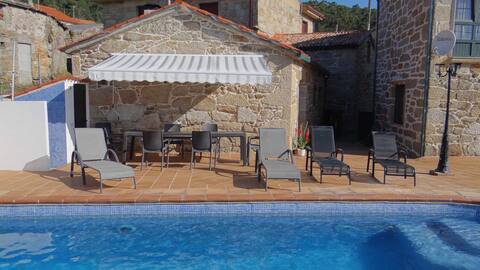 House As Xardeiras. House with swimming pool and t