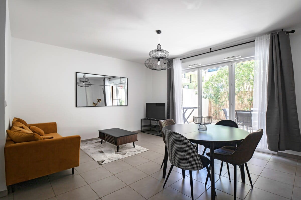 Annonce Airbnb populaire: Le Juvignacois- 2 bedrooms and large terrace à Juvignac