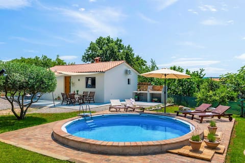 Successful Airbnb property: Perfect Cozy and Tiny Holiday Villa in Općina Sveta Nedelja