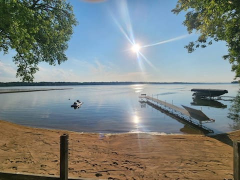 Family Shoreline Hideaway