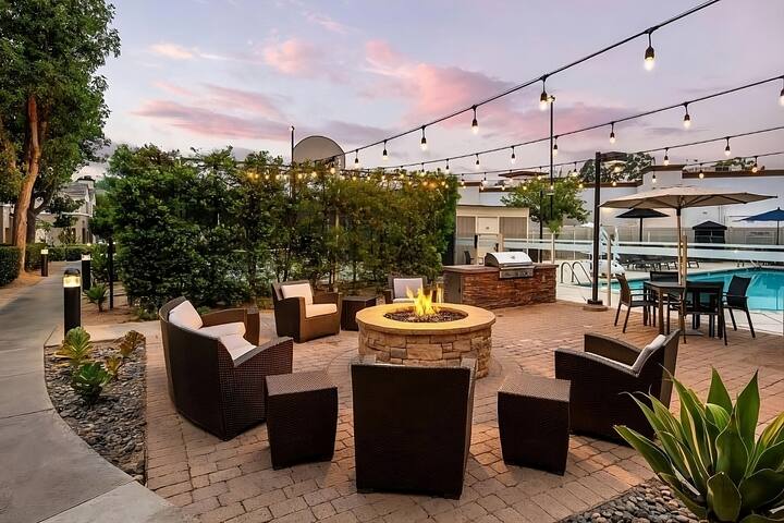 Best Place to Unwind! 2 Classy Units, Pool gallery image 5