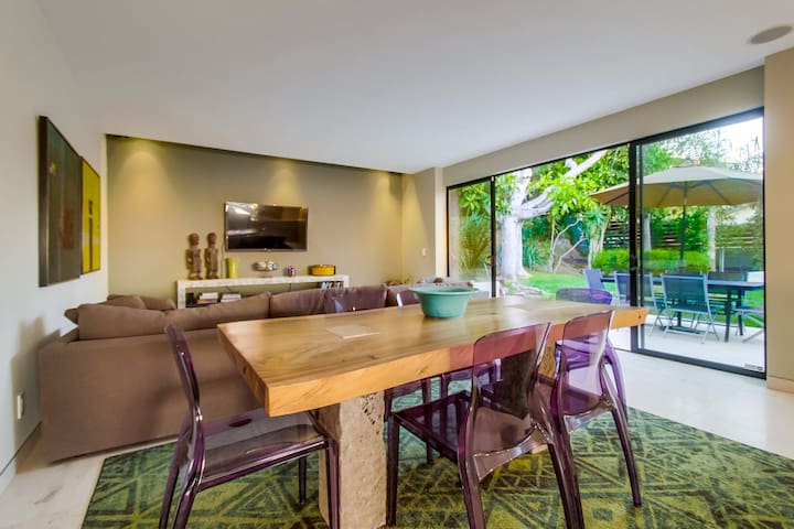 Cliffs Luxury Estate – Ocean Views, Yard, AC & Spa gallery image 2