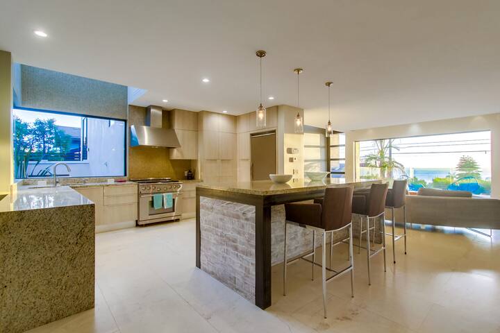 Cliffs Luxury Estate – Ocean Views, Yard, AC & Spa gallery image 5