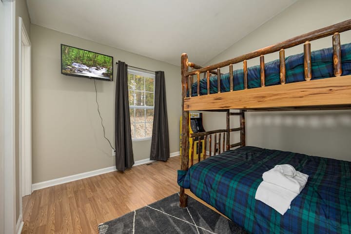 เพลิดเพลินกับความสนุกสนานในการเล่นเกมและค่ำคืนชมภาพยนตร์ในที่พักที่เรียบง่ายและสนุกสนานนี้!