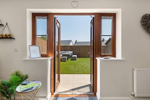 The Hygge - Modern Cottage, Central Location