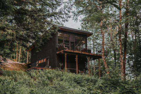 The Treehaus midcentury retreat + Mad River access