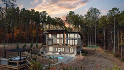 Mountain Oasis ~ HUGE Views ~ Pool ~ Pickleball