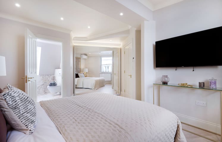 Marble Arch Suite 7 gallery image 2