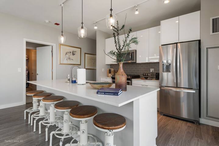 Gold Coast Gem: A 2BR Sanctuary w/ Stunning Views gallery image 2