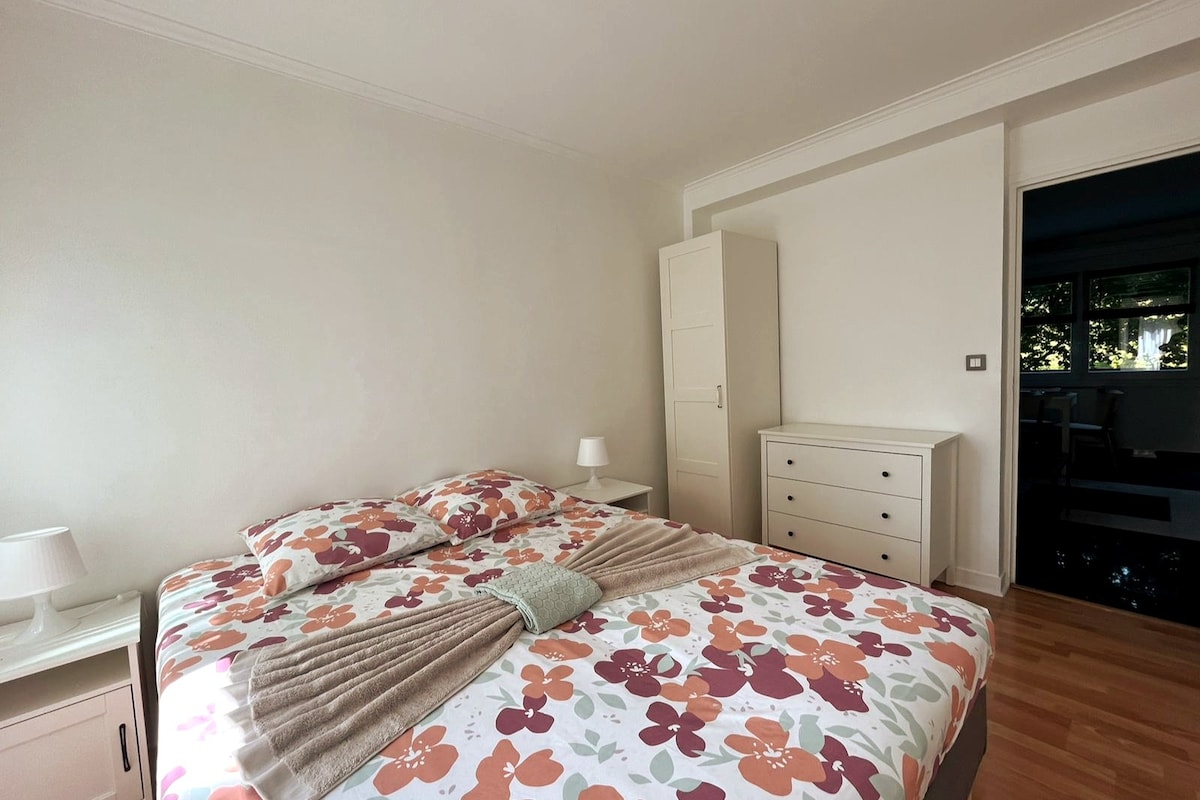 Spavaća soba 2 (bračni kreveti 160x200 ili 80 x 200 x 2)