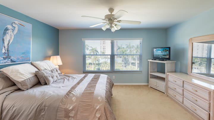 Essex503-s- Across From The Beach - Marco Island