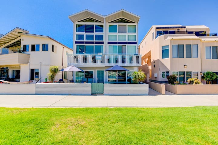 FALLing for Taylor’sTownhome ON THE BAY+ac+parking