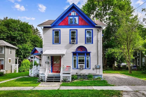 Gatherings by the Waterfall - Big Victorian Home